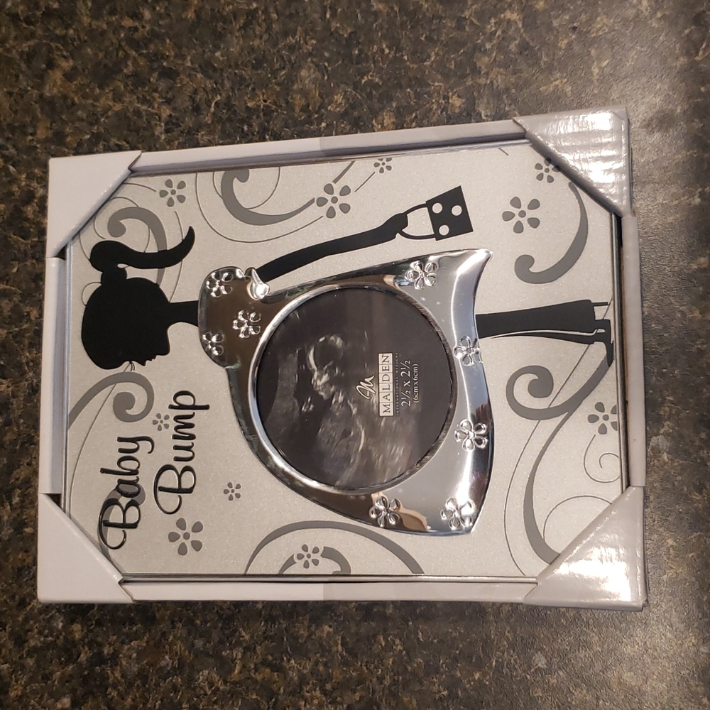 Baby bump picture frame